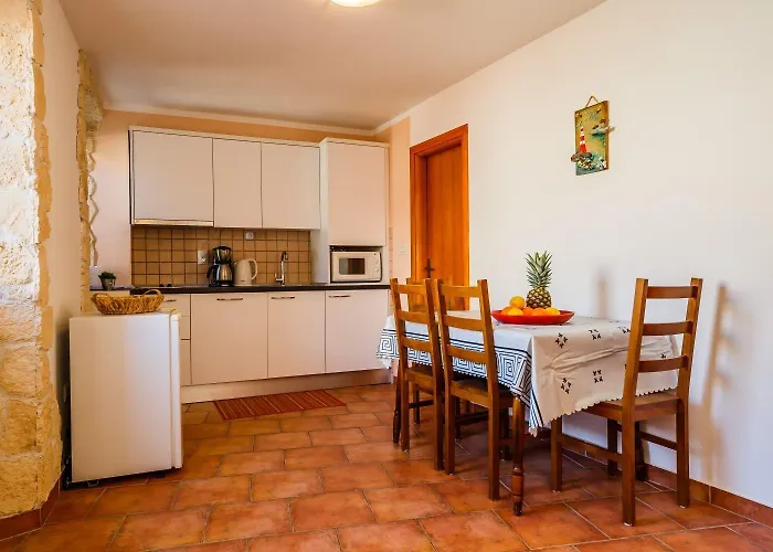 Mirakul Apartman Kastela